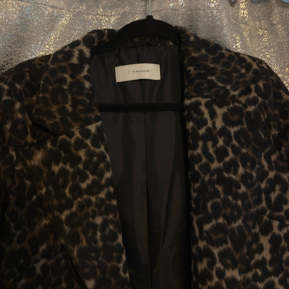 T Tahari Leopard Print Coat - Picture 2 of 4